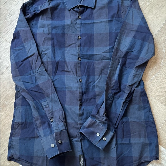 Authentic and gorgeous Hugo Boss blue shirt. Size L (42). - Picture 4 of 4